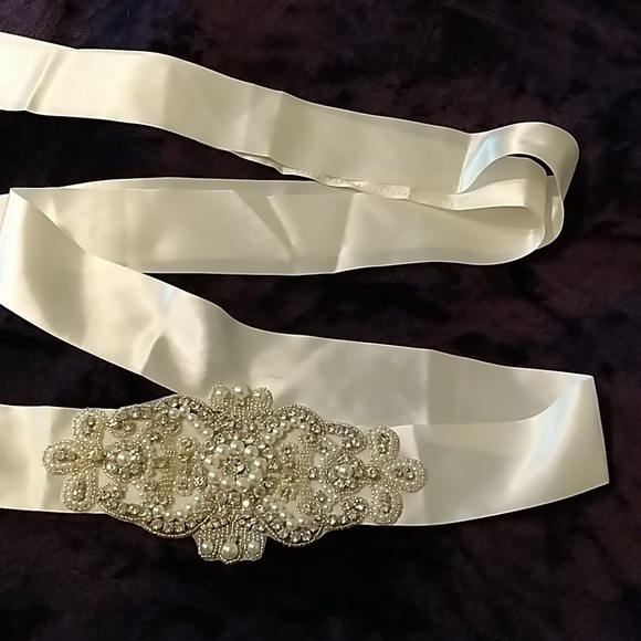 *sold*David's Bridal Pearl Rhinestone Wedding Belt - Picture 2 of 8